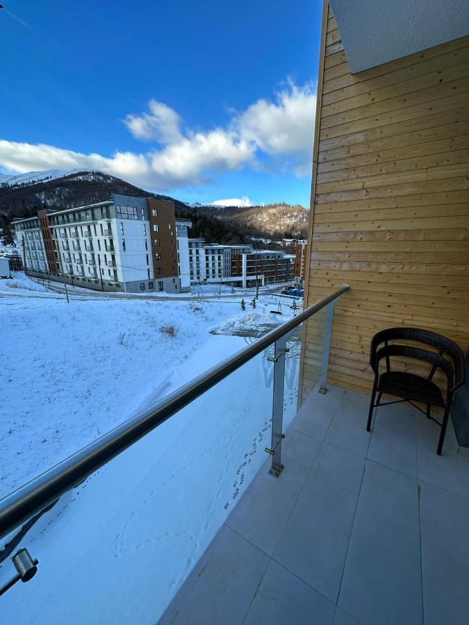 Crystal Wood 401 شقة